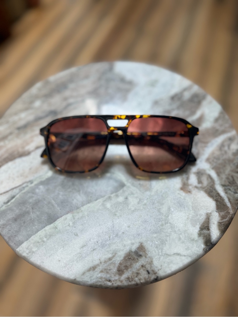 QUAY sunglasses - Picture 1 of 6